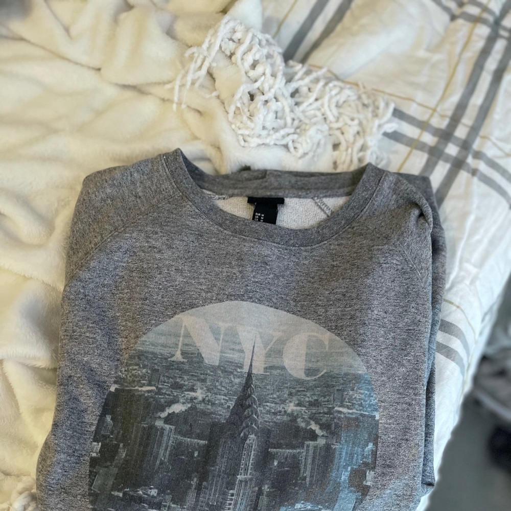 Men’s H&M Grey Crewneck Sweater NYC Size Small